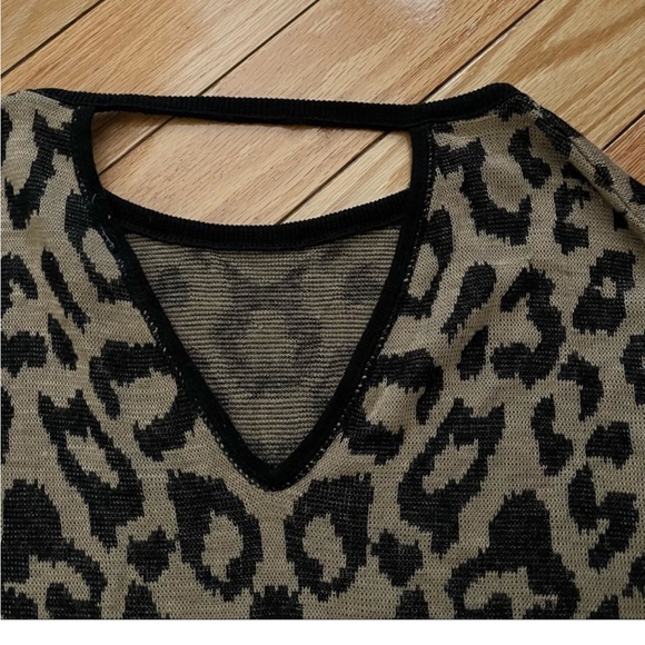 New York & Company Soho Jeans Long Sleeve Cheetah Print Top - Picture 6 of 8
